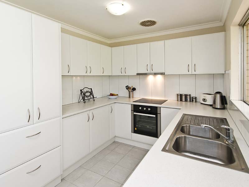 32 Oriole Way, Thornlie WA 6108