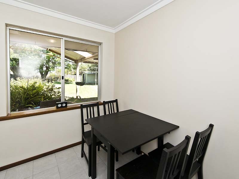 32 Oriole Way, Thornlie WA 6108