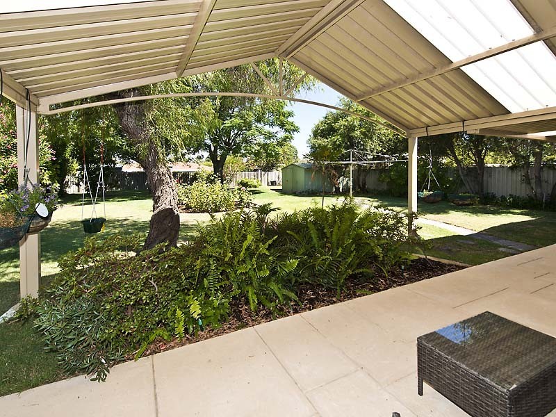 32 Oriole Way, Thornlie WA 6108