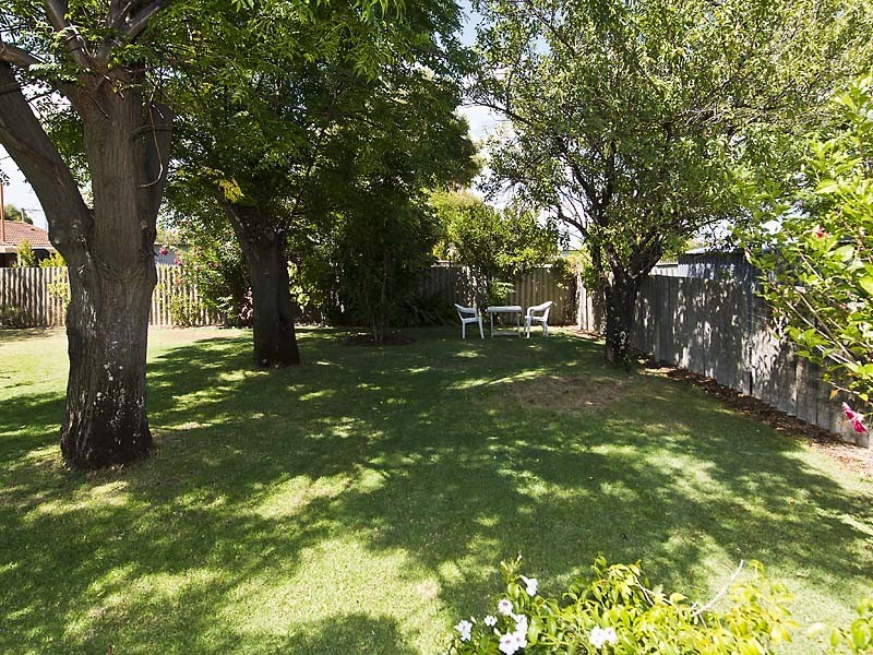 32 Oriole Way, Thornlie WA 6108