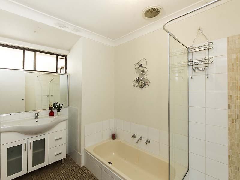 19 Chevalier Way, Thornlie WA 6108