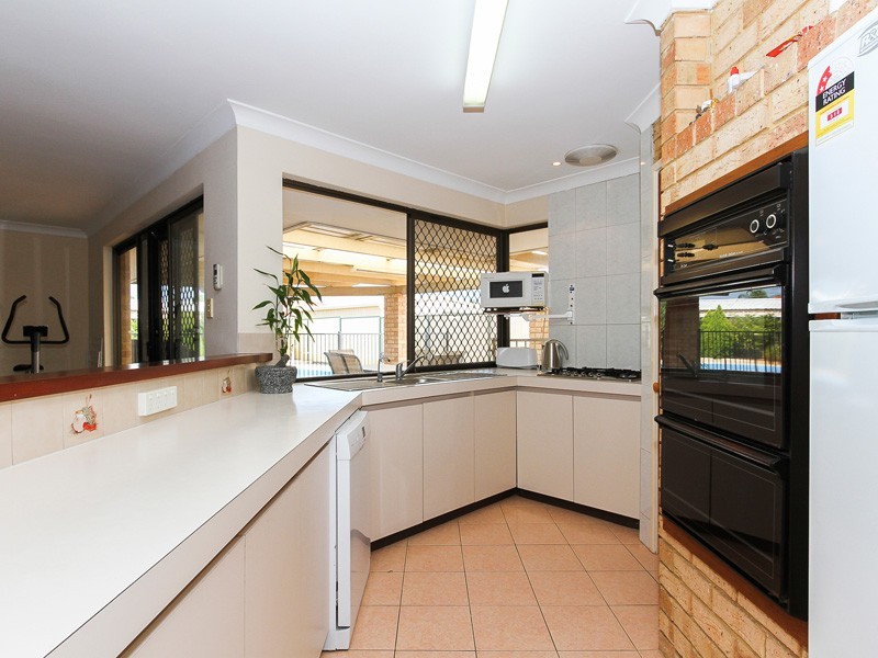 16 Cocos Grove, Kiara WA 6054