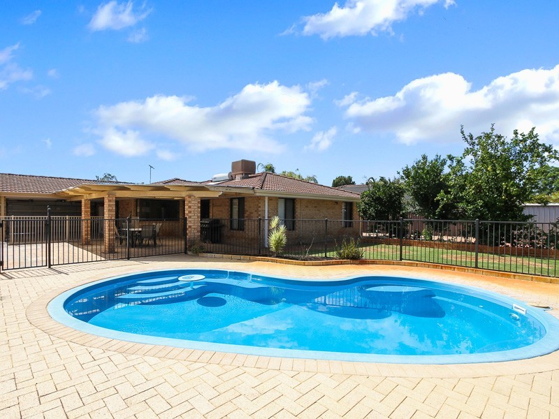 16 Cocos Grove, Kiara WA 6054