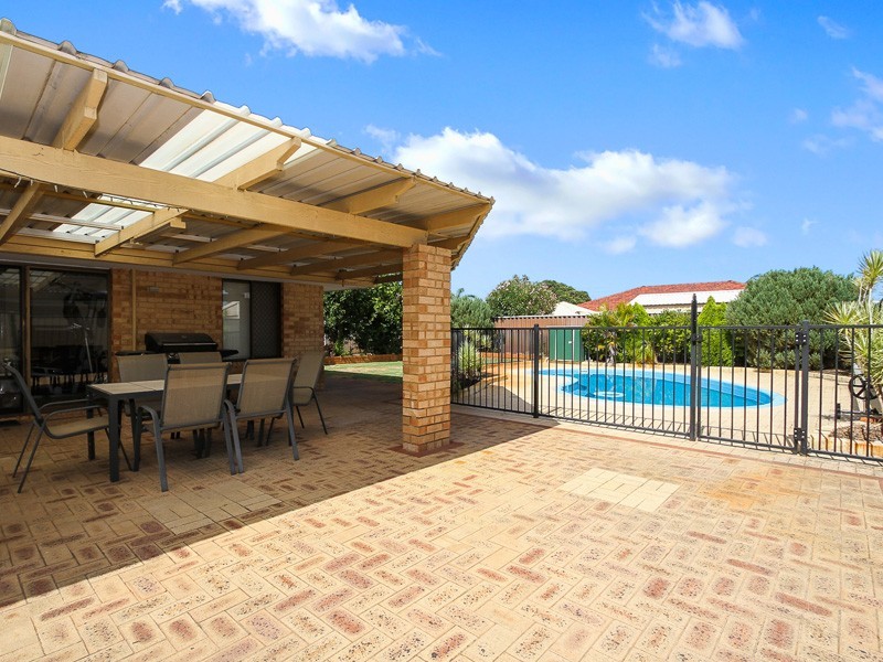 16 Cocos Grove, Kiara WA 6054