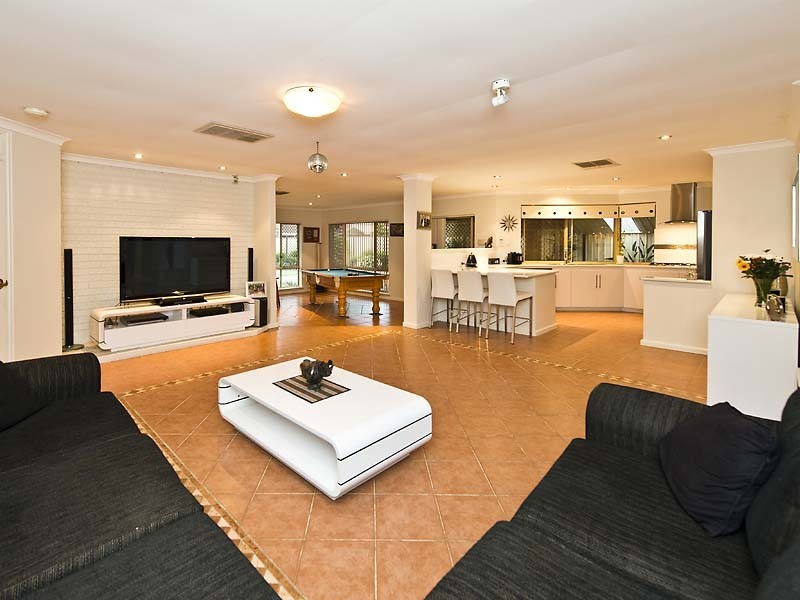 2 Cheyne Close, Thornlie WA 6108