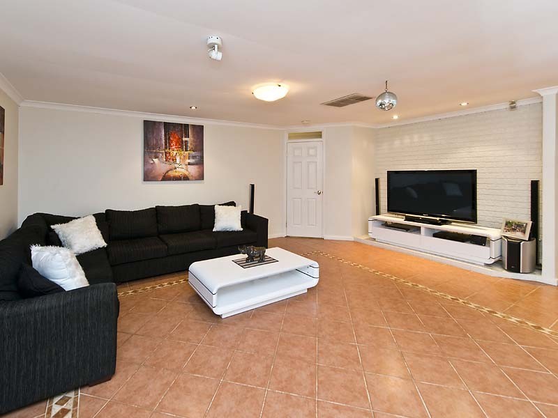 2 Cheyne Close, Thornlie WA 6108