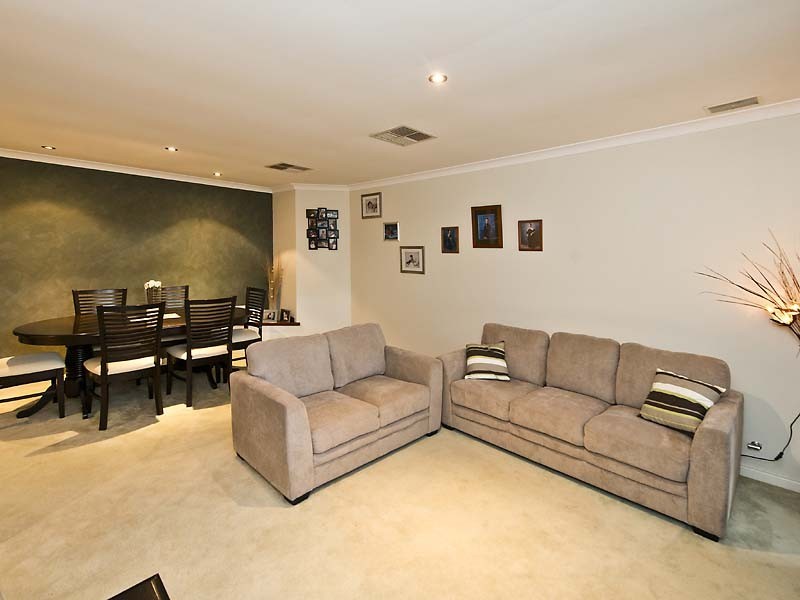 2 Cheyne Close, Thornlie WA 6108