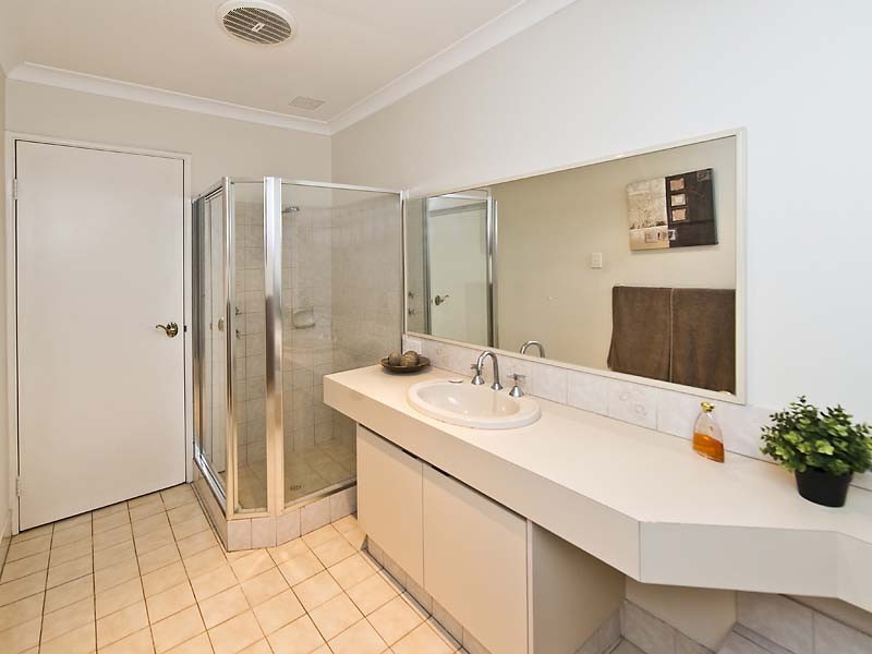 2 Cheyne Close, Thornlie WA 6108