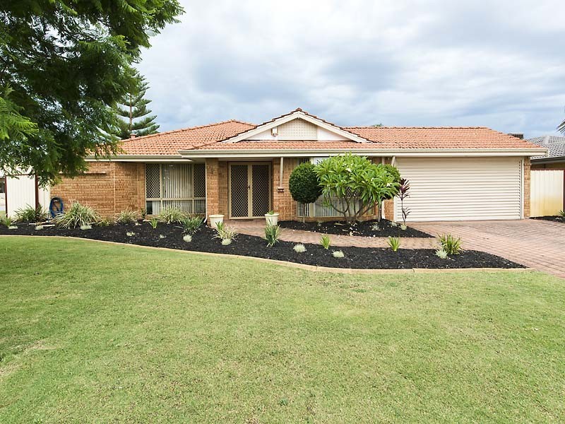 2 Cheyne Close, Thornlie WA 6108