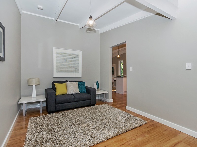 6 Montrose Avenue, Darlington WA 6070