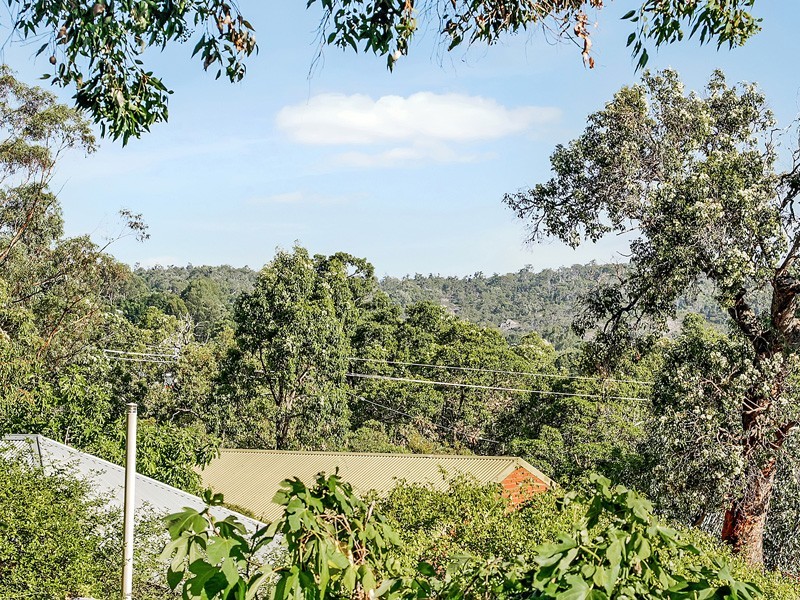 6 Montrose Avenue, Darlington WA 6070