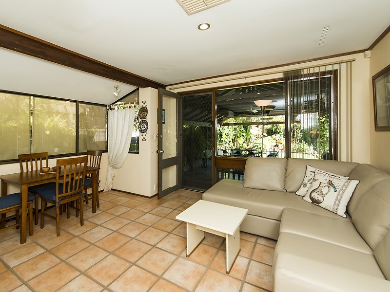 5 Camborne Way, Thornlie WA 6108