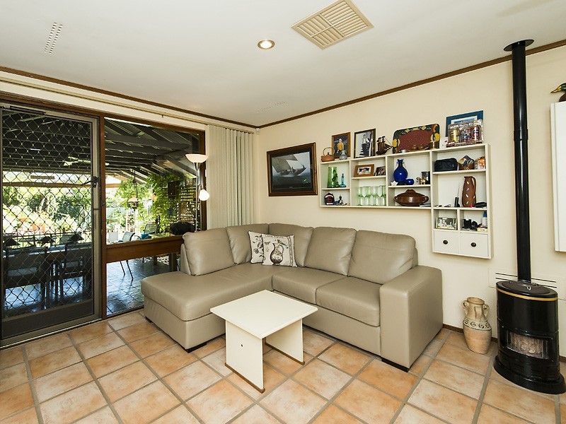 5 Camborne Way, Thornlie WA 6108