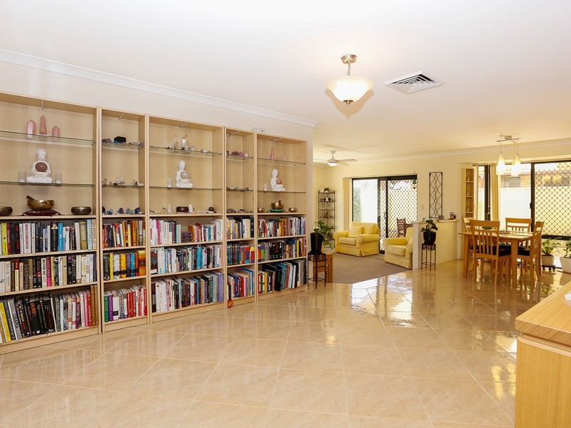 22 St John Road, Wattle Grove WA 6107