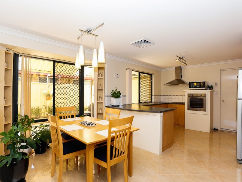 22 St John Road, Wattle Grove WA 6107