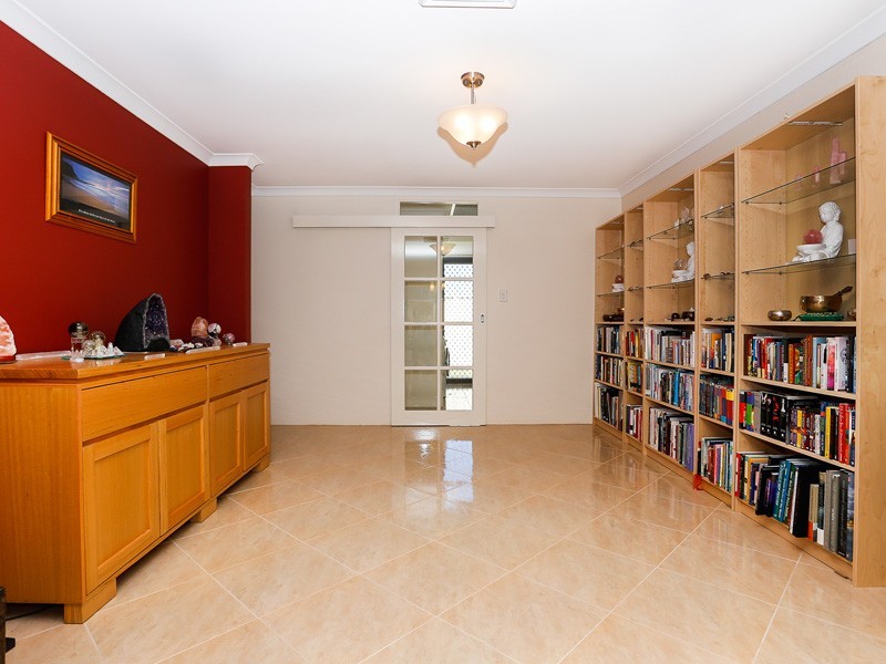 22 St John Road, Wattle Grove WA 6107