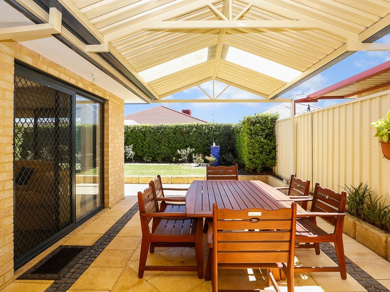 22 St John Road, Wattle Grove WA 6107