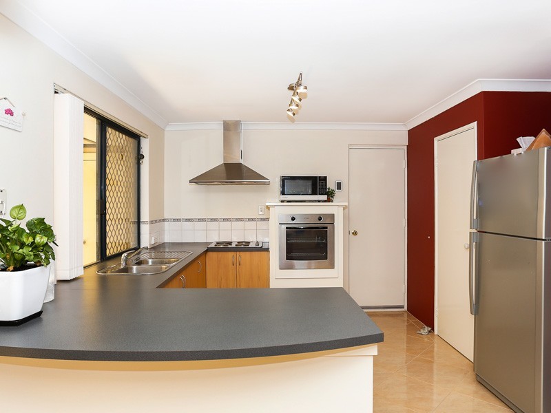 22 St John Road, Wattle Grove WA 6107