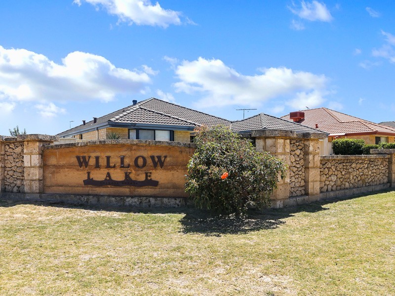 22 St John Road, Wattle Grove WA 6107