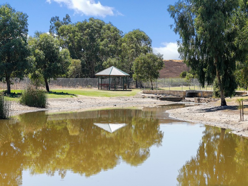 22 St John Road, Wattle Grove WA 6107