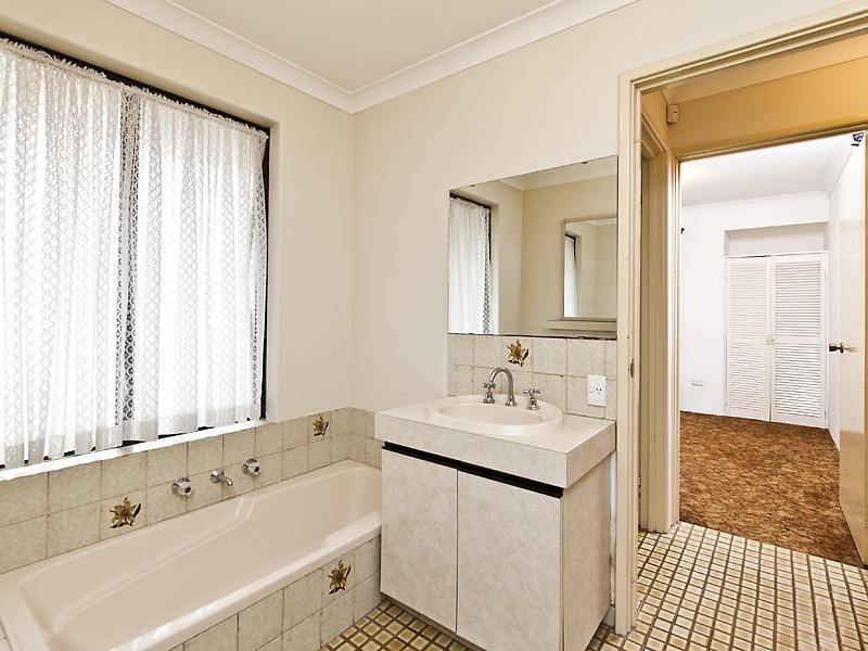 22 Kidman Crt, Thornlie WA 6108