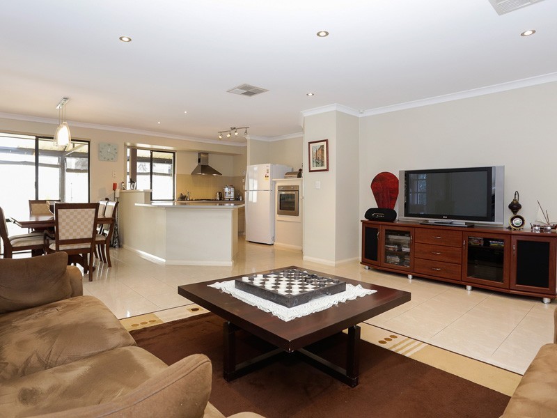 3 Delta Street, Wattle Grove WA 6107