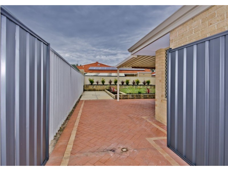 15 Gilroyd Loop, Ballajura WA 6066