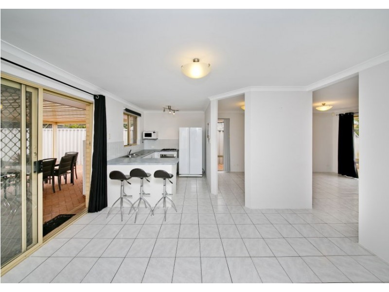 15 Gilroyd Loop, Ballajura WA 6066