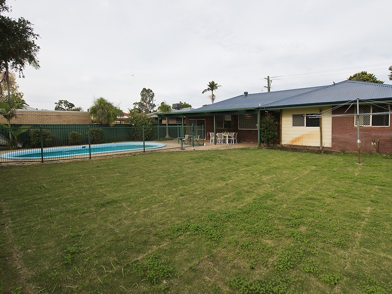 73 Berehaven Ave, Thornlie WA 6108