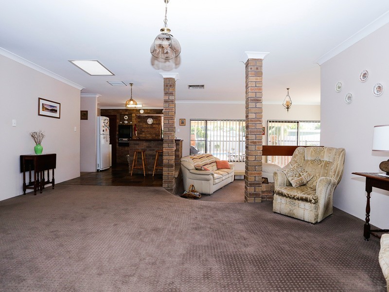 15 Blockley Way, Bassendean WA 6054