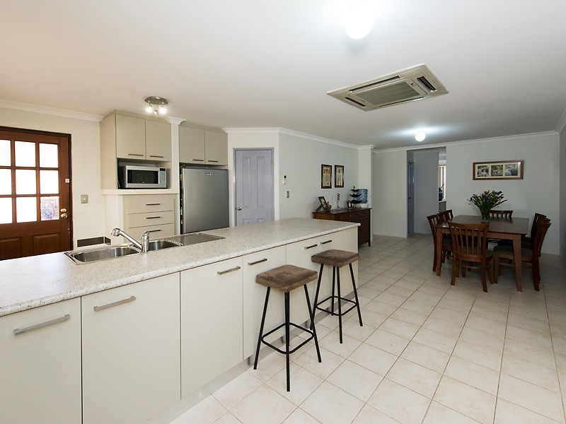 93 Lauterbach Drive, Gosnells WA 6110