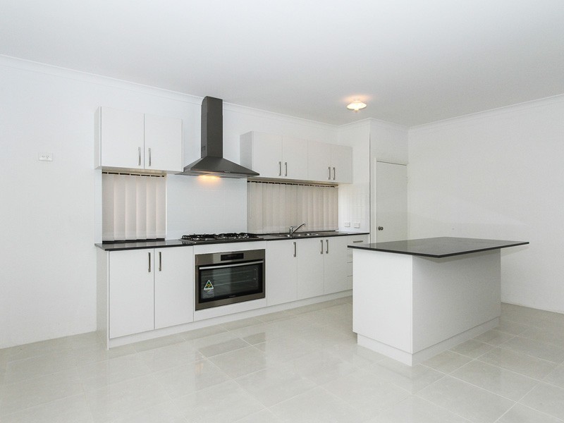 100 Fennell Crescent, Wattle Grove WA 6107