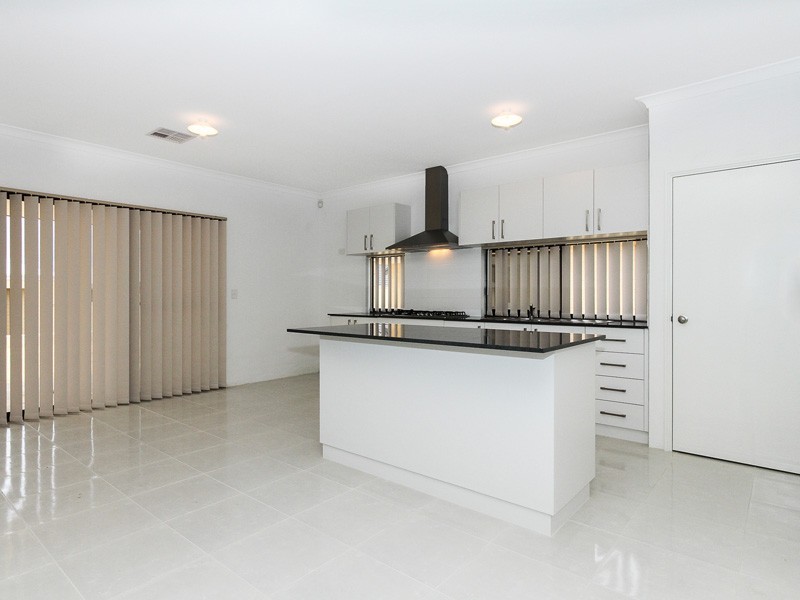 100 Fennell Crescent, Wattle Grove WA 6107