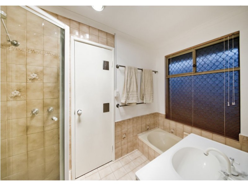 30 Borah Court, Caversham WA 6055