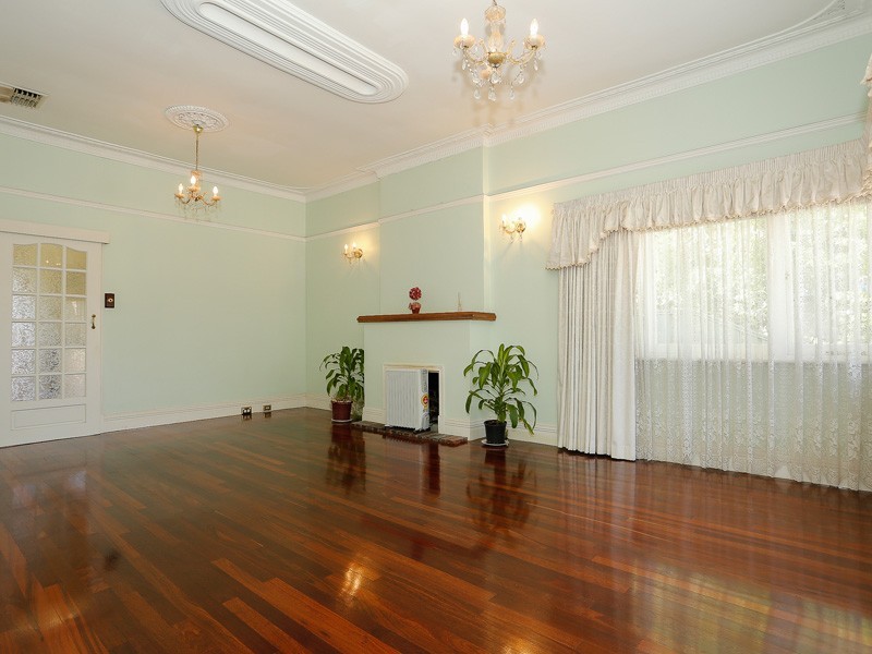 42 Kidman Avenue, South Guildford WA 6055