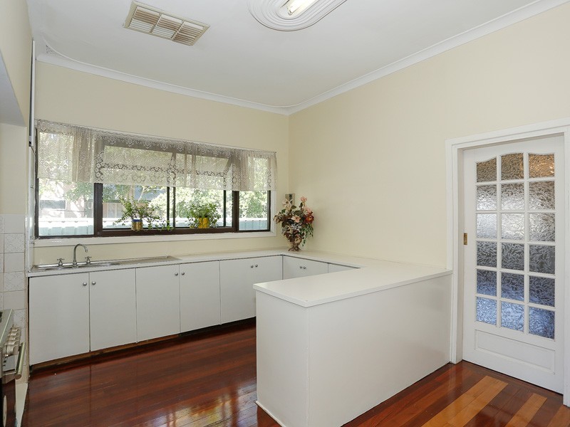 42 Kidman Avenue, South Guildford WA 6055