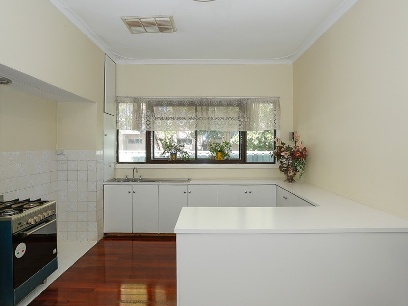 42 Kidman Avenue, South Guildford WA 6055