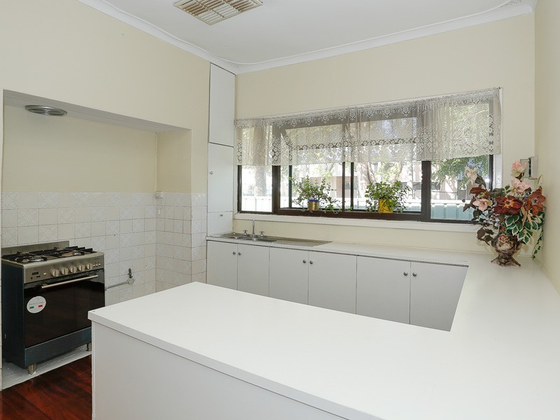 42 Kidman Avenue, South Guildford WA 6055