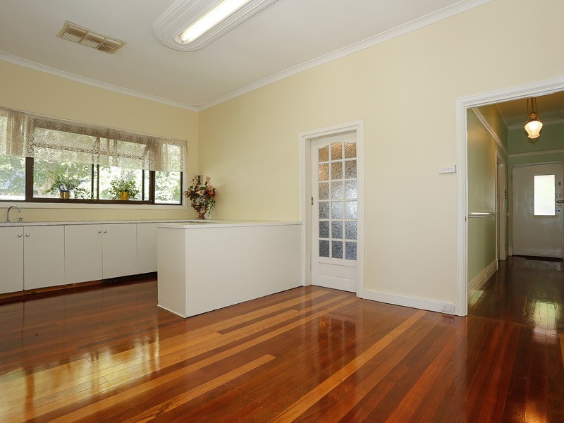 42 Kidman Avenue, South Guildford WA 6055