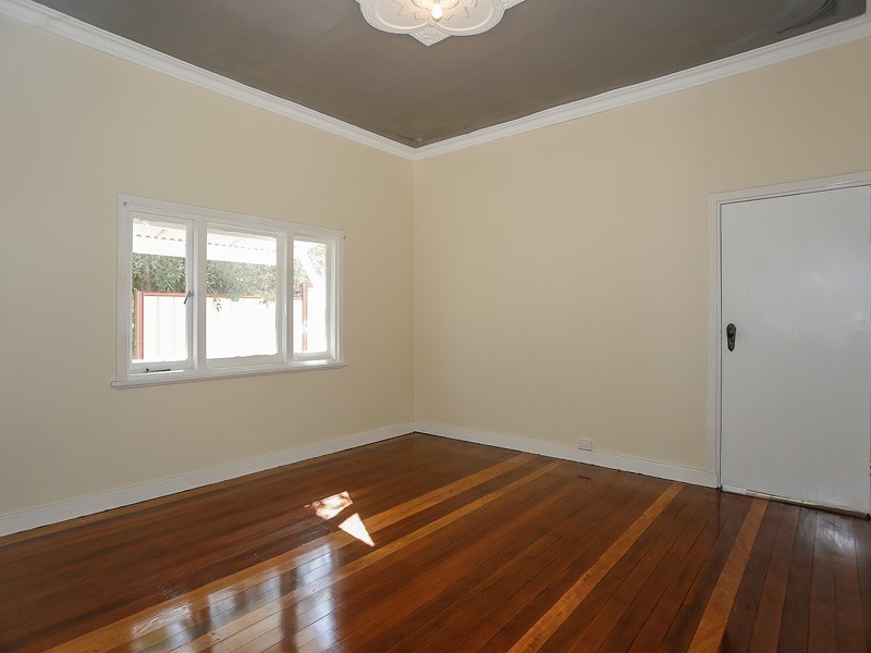 42 Kidman Avenue, South Guildford WA 6055