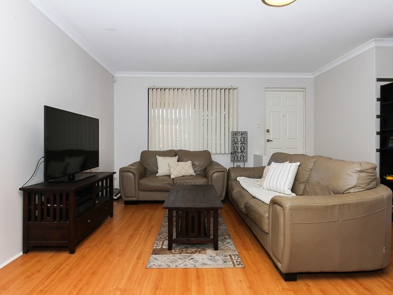 2/12 Stephen St, Queens Park WA 6107