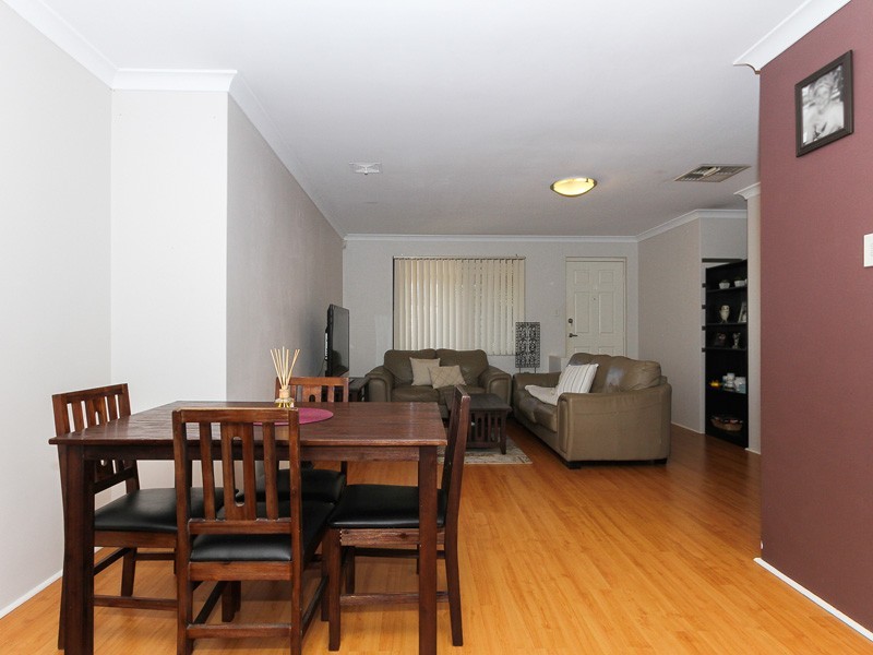 2/12 Stephen St, Queens Park WA 6107