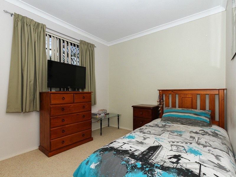 2/12 Stephen St, Queens Park WA 6107