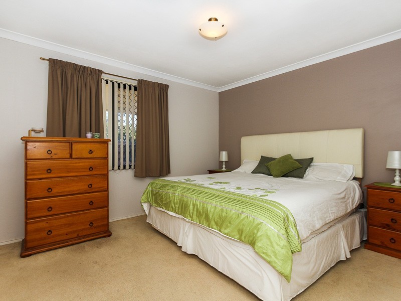 2/12 Stephen St, Queens Park WA 6107