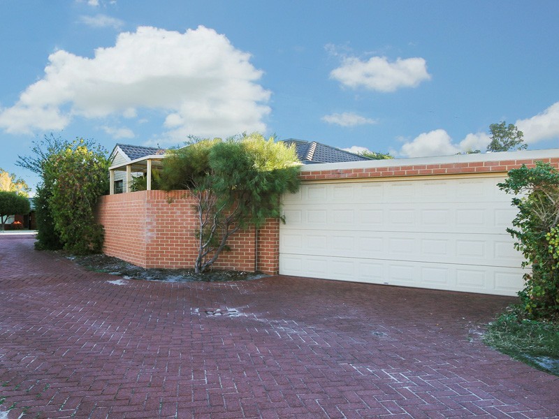 2/12 Stephen St, Queens Park WA 6107