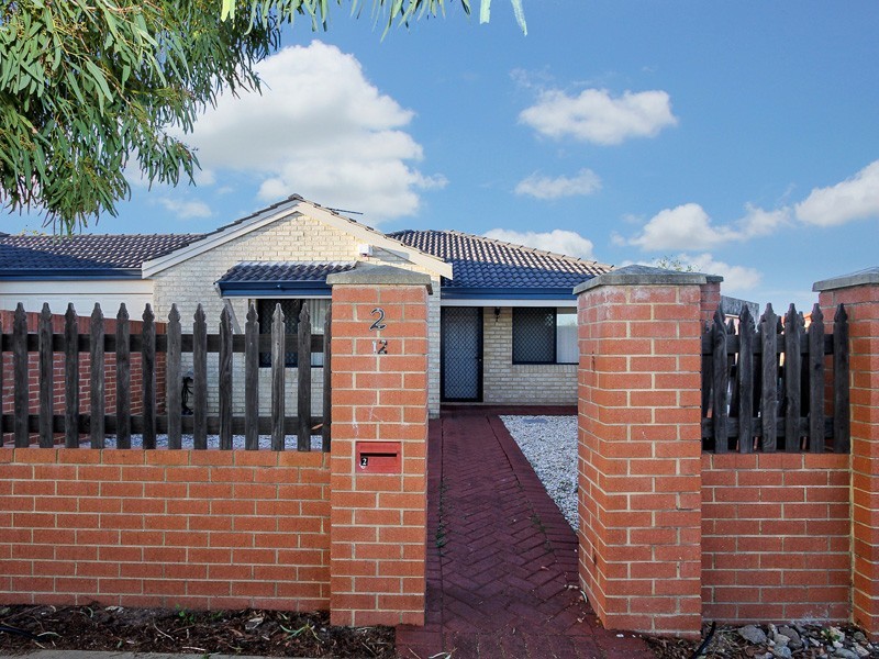 2/12 Stephen St, Queens Park WA 6107