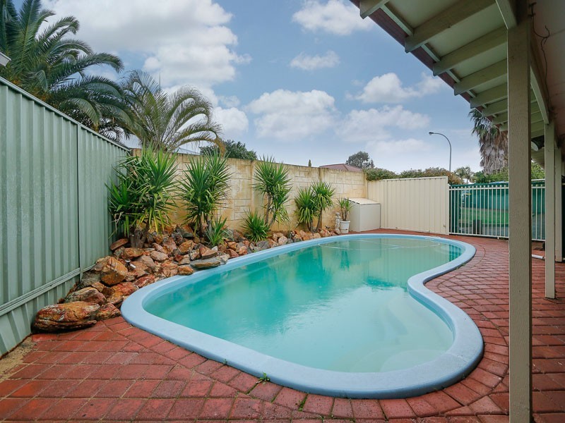 5 Peaceful Close, Marangaroo WA 6064