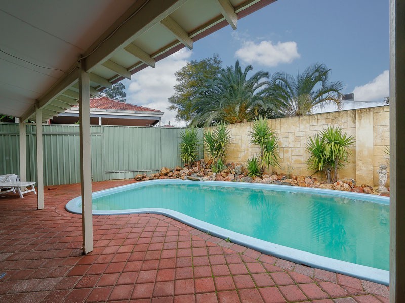 5 Peaceful Close, Marangaroo WA 6064