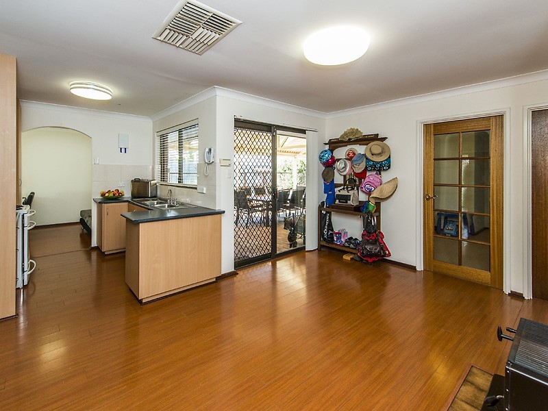 57 Greenway Ave, Thornlie WA 6108