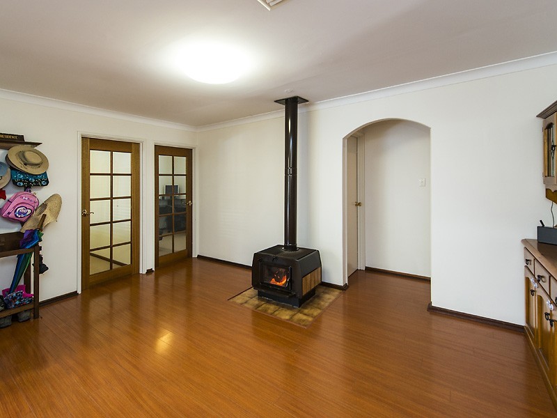 57 Greenway Ave, Thornlie WA 6108